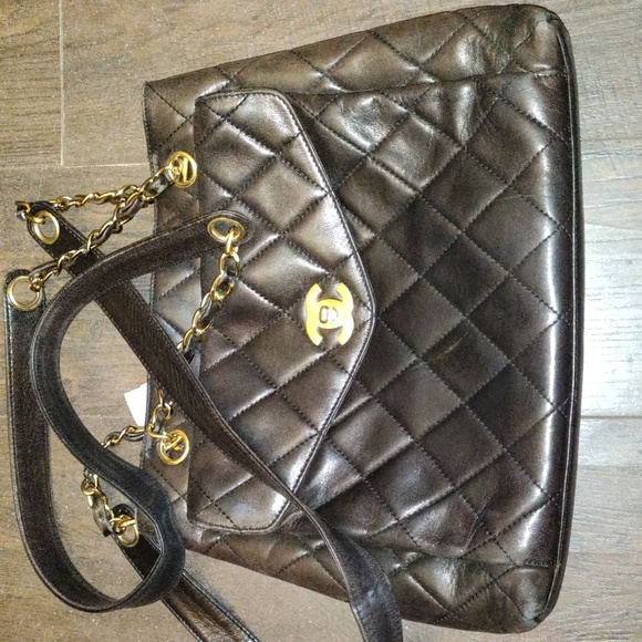 Chanel Black Quilted Leather Shoulder Bag - Picture 13 of 16
